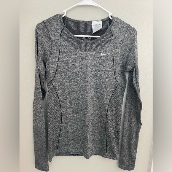 Nike Tops - Nike long sleeve thumb holes